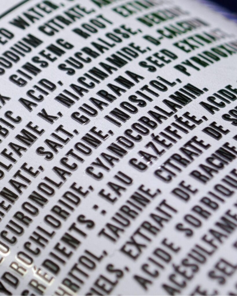 lang ingrediensliste på et kosmetisk produkt