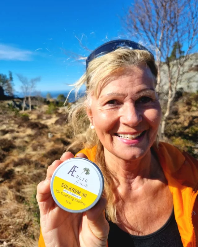 HVORFOR FYSISK SOLFILTER?☀️ På bywalle.no kan du lese et blogginnlegg om valg av solfilter. Her forklarer vi forskjellen på kjemisk og fysisk solfilter og hvorfor vi foretrekker sistnevnte. 

I dag skinner solen i Bergen by - NYDELIG!!! Solkrem i sekken og ut på tur❤️☀️

#ærligbywalle #solkrem #solfilter #naturligsolfilter #fysisksolfilter #partikkelfilter #mineralfilter #mineralsolkrem #tryggsolkrem #sinkoksid #allergivennlig #bærekraftig