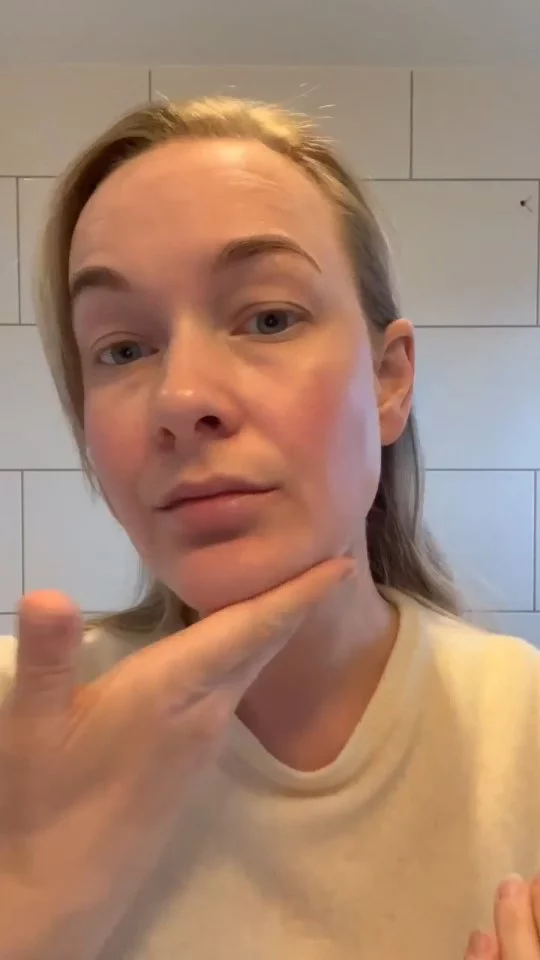 Kjenner du deg igjen?❤️ Vi er så heldig å ha Elisabeth som en del av vårt lille hudpleieteam. Nettopp det hun formidler her er små glimt fra en prosess vi kjenner oss godt igjen i! 

Å stoppe opp, kjenne etter - hva er viktig - her og nå? Priorotere en saktere hverdag, sentrert rundt natur, familie og de nære ting. 

Hurra for økt bevissthet rundt egen helse, og kunnskap om hvordan stress, kosthold og kjemikalier påvirker oss. Det første steget du tar mot en bedre helse, kan være det som fører deg inn i en spiral av gode valg for kropp og sinn. 

Små, helsebringende grep kan gjøre en stor forskjell – for deg og for dem du er glad i. Økt livskvalitet starter med de små valgene!

Har du gjort kloke endringer i livet ditt som kan inspirere andre? Hvordan startet reisen for deg?🫶

.
.
.
.

#ærligbywalle #livskvalitet #etgodtvalg  #nullstress #slowliving #familie #naturligerbest #renhudpleie #utensyntetiskestoffer #naturlighudpleie #naturliglivsstil #bevissthverdag  #helsereise #velvære #naturligvelvære
